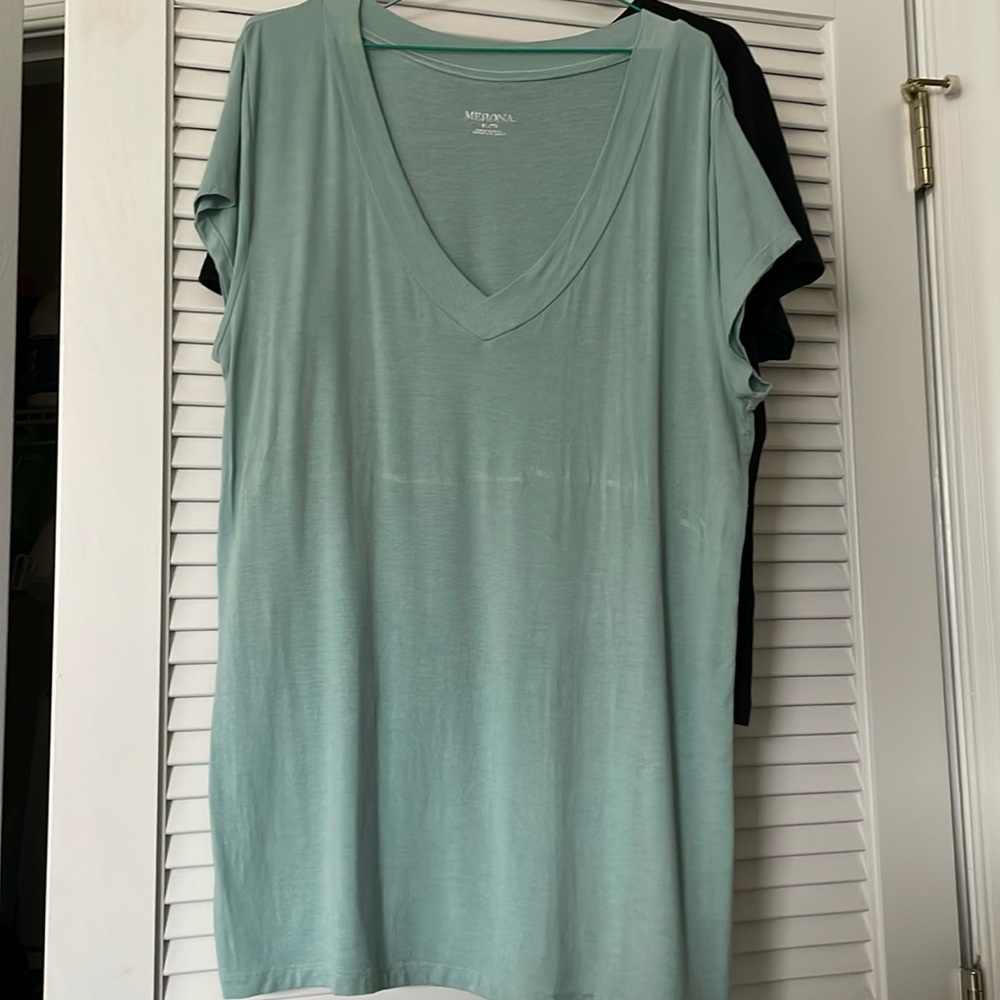 Merona XL Seafoam green V neck soft stretch knit long body short sleeve tee